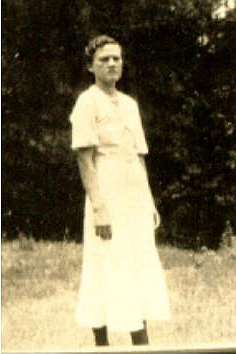 Gordie francis York Hargis in her wedding dress, 1933