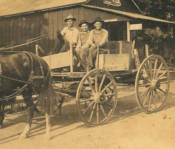  Henry Ingram is in the middle, others unknown