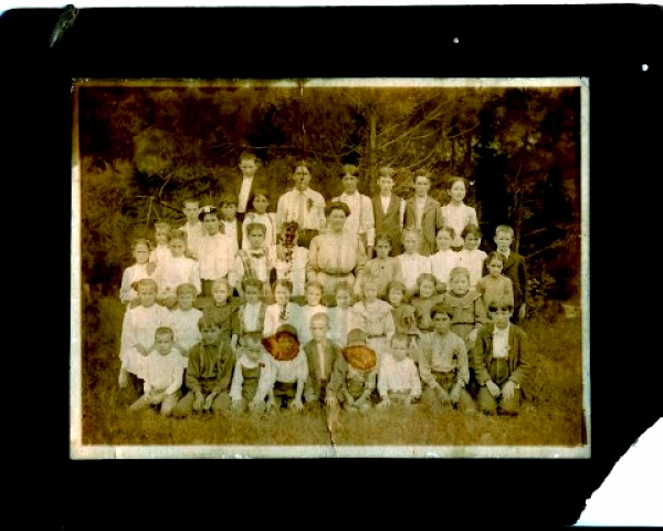 New Hope School, 1909; Photo submitted by Mrs. Bobbie Lehman