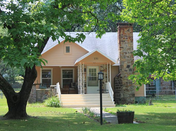 Uncle Willis Willhite's old house, it was green now it is peach.